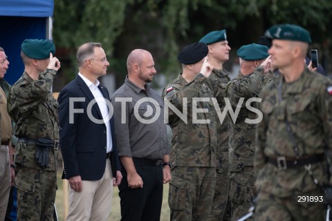  09.08.2024 WARSZAWA<br />
WIZYTA PREZYDENTA RP ANDRZEJA DUDY NA ZGRUPOWANIU WOJSKOWYM<br />
N/Z JACEK SIEWIERA ANDRZEJ DUDA <br />
FOT. MARCIN BANASZKIEWICZ/FOTONEWS  