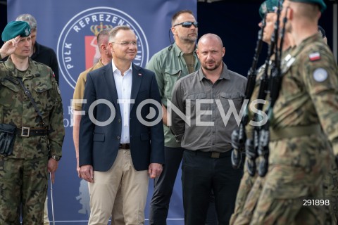  09.08.2024 WARSZAWA<br />
WIZYTA PREZYDENTA RP ANDRZEJA DUDY NA ZGRUPOWANIU WOJSKOWYM<br />
N/Z JACEK SIEWIERA ANDRZEJ DUDA <br />
FOT. MARCIN BANASZKIEWICZ/FOTONEWS  