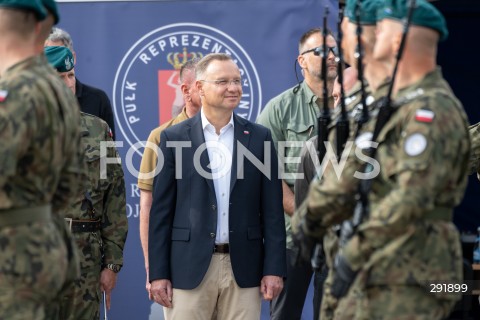  09.08.2024 WARSZAWA<br />
WIZYTA PREZYDENTA RP ANDRZEJA DUDY NA ZGRUPOWANIU WOJSKOWYM<br />
N/Z PREZYDENT RP ANDRZEJ DUDA <br />
FOT. MARCIN BANASZKIEWICZ/FOTONEWS  