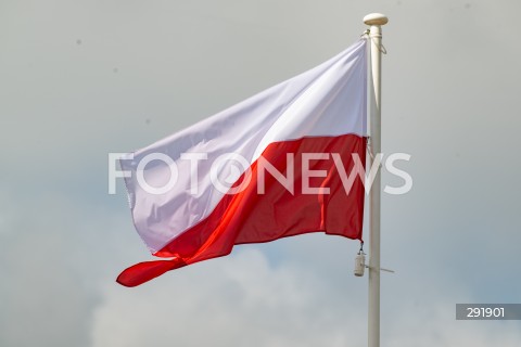  09.08.2024 WARSZAWA<br />
WIZYTA PREZYDENTA RP ANDRZEJA DUDY NA ZGRUPOWANIU WOJSKOWYM<br />
N/Z FLAGA POLSKI <br />
FOT. MARCIN BANASZKIEWICZ/FOTONEWS  