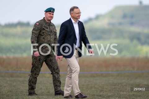  09.08.2024 WARSZAWA<br />
WIZYTA PREZYDENTA RP ANDRZEJA DUDY NA ZGRUPOWANIU WOJSKOWYM<br />
N/Z ANDRZEJ DUDA GENERAL TOMASZ DOMINIKOWSKI <br />
FOT. MARCIN BANASZKIEWICZ/FOTONEWS  