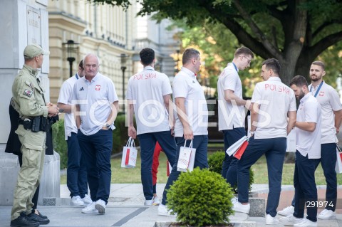  12.08.2024 WARSZAWA<br />
SPOTKANIE PREMIERA Z MEDALISTAMI OLIMPIJSKIMI<br />
N/Z JAN SOKAL SIATKARZE <br />
 