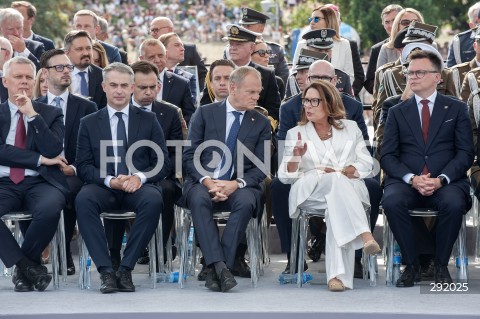  15.08.2024 WARSZAWA<br />
SWIETO WOJSKA POLSKIEGO<br />
N/Z TOMASZ SIEMONIAK KRZYSZTOF GAWKOWSKI PREMIER DONALD TUSK MALGORZATA KIDAWA BLONSKA SZYMON HOLOWNIA<br />
 