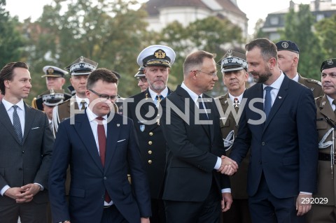  15.08.2024 WARSZAWA<br />
SWIETO WOJSKA POLSKIEGO<br />
N/Z PREZYDENT ANDRZEJ DUDA SZYMON HOLOWNIA WLADYSLAW KOSINIAK KAMYSZ<br />
 