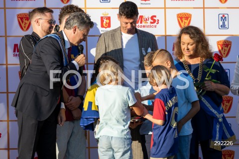  01.09.2024 WARSZAWA<br />
CEREMONIA WRECZENIA ORDERU USMIECHU ROBERTOWI LEWANDOWSKIEMU<br />
N/Z MAREK MICHALAK ROBERT LEWANDOWSKI ANNA DYMNA<br />
FOT. MARCIN BANASZKIEWICZ/FOTONEWS  