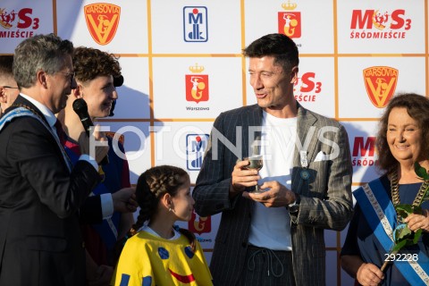  01.09.2024 WARSZAWA<br />
CEREMONIA WRECZENIA ORDERU USMIECHU ROBERTOWI LEWANDOWSKIEMU<br />
N/Z MAREK MICHALAK ROBERT LEWANDOWSKI ANNA DYMNA<br />
FOT. MARCIN BANASZKIEWICZ/FOTONEWS  