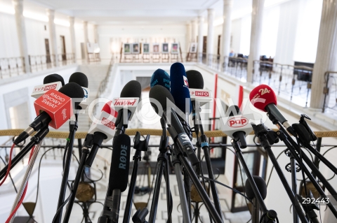  27.09.2024 WARSZAWA<br />
KONFERENCJA PRASOWA POLITYKOW PRAWA I SPRAWIEDLIWOSCI<br />
N/Z KOSTKA DZIENNIKARKSA MIKROFONY MEDIA <br />
FOT. MARCIN BANASZKIEWICZ/FOTONEWS  