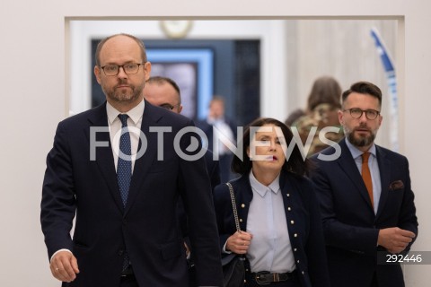  27.09.2024 WARSZAWA<br />
KONFERENCJA PRASOWA POLITYKOW PRAWA I SPRAWIEDLIWOSCI<br />
N/Z MARCIN PRZYDACZ AGNIESZKA WOJCIECHOWSKA VAN HEUKELOM RADOSLAW FOGIEL<br />
FOT. MARCIN BANASZKIEWICZ/FOTONEWS  