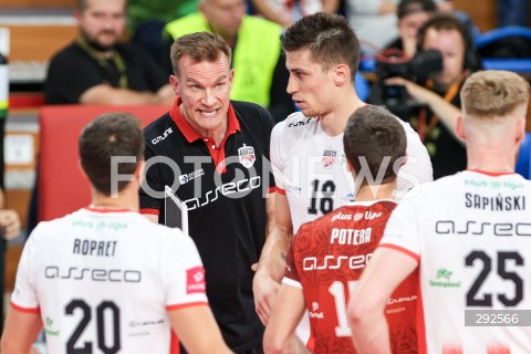  28.09.2024 RZESZOW <br />
SIATKOWKA MEZCZYZN <br />
PLUSLIGA SEZON 2024/2025 <br />
PLUS LIGA POLISH MEN VOLLEYBALL LEAGUE <br />
MECZ ASSECO RESOVIA - ALURON CMC WARTA ZAWIERCIE <br />
N/Z TUOMAS SAMMELVUO - I TRENER ( HEAD COACH ) KLEMEN CEBULJ <br />
 