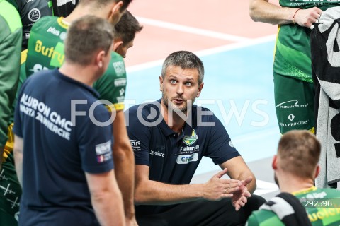  28.09.2024 RZESZOW <br />
SIATKOWKA MEZCZYZN <br />
PLUSLIGA SEZON 2024/2025 <br />
PLUS LIGA POLISH MEN VOLLEYBALL LEAGUE <br />
MECZ ASSECO RESOVIA - ALURON CMC WARTA ZAWIERCIE <br />
N/Z MICHAL WINIARSKI - I TRENER ( HEAD COACH ) <br />
 