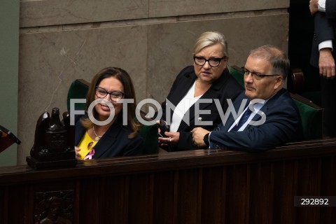  16.10.2024 WARSZAWA<br />
POSIEDZENIE SEJMU RP<br />
OREDZIE PREZYDENTA ANDRZEJA DUDY<br />
N/Z MALGORZATA KIDAWA BLONSKA BEATA KEMPA ANDRZEJ DERA<br />
FOT. MARCIN BANASZKIEWICZ/FOTONEWS  