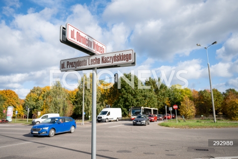  23.10.2024 GDANSK<br />
KONFERENCJA PIS W SPRAWIE ZMIANY NAZWY ULICY PREZYDENTA LECHA KACZYNSKIEGO W GDANSKU<br />
N/Z ZNAK ULICA PREZYDENTA LECHA KACZYNSKIEGO<br />
 