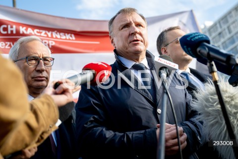  23.10.2024 GDANSK<br />
KONFERENCJA PIS W SPRAWIE ZMIANY NAZWY ULICY PREZYDENTA LECHA KACZYNSKIEGO W GDANSKU<br />
N/Z JACEK KURSKI KAZIMIERZ SMOLINSKI<br />
 