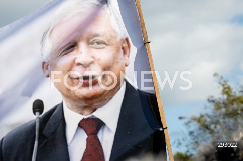  23.10.2024 GDANSK<br />
KONFERENCJA PIS W SPRAWIE ZMIANY NAZWY ULICY PREZYDENTA LECHA KACZYNSKIEGO W GDANSKU<br />
N/Z BANER LECH KACZYNSKI<br />
 