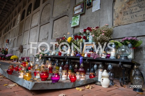  01.11.2024 WARSZAWA<br />
DZIEN WSZYSTKICH SWIETYCH<br />
N/Z CMENTARZ POWAZKOWSKI GROB CZESLAWA NIEMIENA<br />
FOT. MARCIN BANASZKIEWICZ/FOTONEWS  