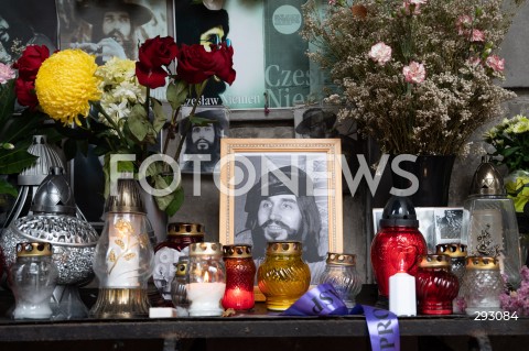  01.11.2024 WARSZAWA<br />
DZIEN WSZYSTKICH SWIETYCH<br />
N/Z CMENTARZ POWAZKOWSKI GROB CZESLAWA NIEMENA<br />
FOT. MARCIN BANASZKIEWICZ/FOTONEWS  