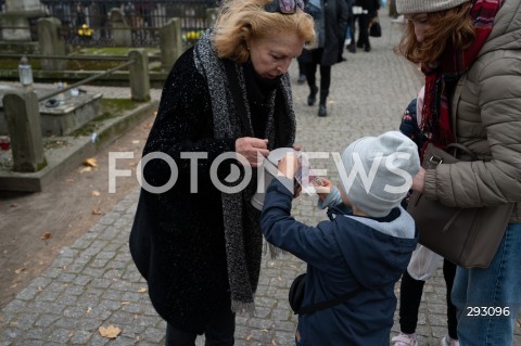  01.11.2024 WARSZAWA<br />
DZIEN WSZYSTKICH SWIETYCH<br />
N/Z KWESTA RATUJMY ZABYTKI POWAZEK<br />
FOT. MARCIN BANASZKIEWICZ/FOTONEWS  