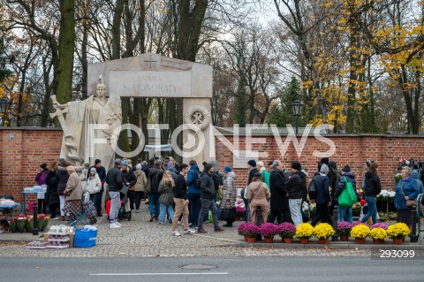  01.11.2024 WARSZAWA<br />
DZIEN WSZYSTKICH SWIETYCH<br />
N/Z CMENTARZ POWAZKOWSKI<br />
FOT. MARCIN BANASZKIEWICZ/FOTONEWS  