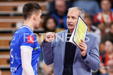  03.11.2024 RZESZOW<br />
SIATKOWKA MEZCZYZN<br />
PLUSLIGA SEZON 2024/2025<br />
PLUS LIGA POLISH MEN VOLLEYBALL LEAGUE<br />
MECZ ASSECO RESOVIA - CUPRUM STILON GORZOW <br />
N/Z ANDRZEJ KOWAL - I TRENER ( HEAD COACH ) ROBERT TAHT <br />
 