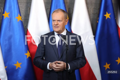  07.11.2024 WARSZAWA<br />
KONFERENCJA PRASOWA PREZESA RADY MINISTROW DONALDA TUSKA PRZED WYLOTEM DO BUDAPESZTU W WOJSKOWYM PORCIE LOTNICZYM WARSZAWA-OKECIE<br />
N/Z PREMIER DONALD TUSK<br />
FOT. ANTONI BYSZEWSKI/FOTONEWS 