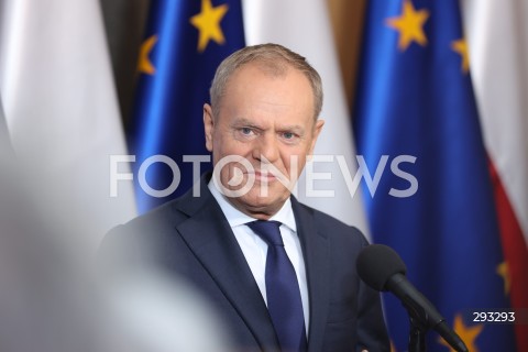  07.11.2024 WARSZAWA<br />
KONFERENCJA PRASOWA PREZESA RADY MINISTROW DONALDA TUSKA PRZED WYLOTEM DO BUDAPESZTU W WOJSKOWYM PORCIE LOTNICZYM WARSZAWA-OKECIE<br />
N/Z PREMIER DONALD TUSK<br />
FOT. ANTONI BYSZEWSKI/FOTONEWS 