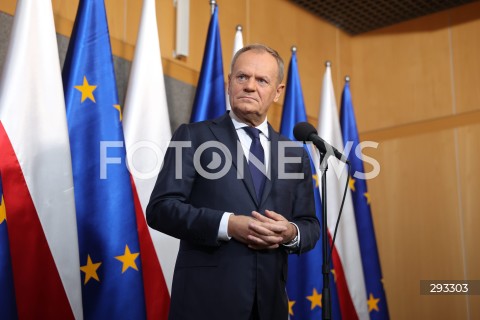  07.11.2024 WARSZAWA<br />
KONFERENCJA PRASOWA PREZESA RADY MINISTROW DONALDA TUSKA PRZED WYLOTEM DO BUDAPESZTU W WOJSKOWYM PORCIE LOTNICZYM WARSZAWA-OKECIE<br />
N/Z PREMIER DONALD TUSK<br />
FOT. ANTONI BYSZEWSKI/FOTONEWS 