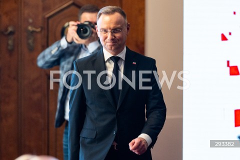  07.11.2024 LANCUT<br />
XXII EDYCJA NAGRODY GOSPODARCZEJ PREZYDENTA RP NA ZAMKU W LANCUCIE <br />
WRECZENIE NAGROD LAUREATOM <br />
N/Z PREZYDENT RP ANDRZEJ DUDA <br />
 