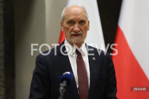  08.11.2024 WARSZAWA<br />
KONFERENCJA PRASOWA ANTONIEGO MACIEREWICZA WS. RAPORTU O KATASTROFIE SMOLENSKIEJ W SEJMIE<br />
N/Z ANTONI MACIEREWICZ<br />
FOT. ANTONI BYSZEWSKI/FOTONEWS 