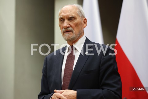  08.11.2024 WARSZAWA<br />
KONFERENCJA PRASOWA ANTONIEGO MACIEREWICZA WS. RAPORTU O KATASTROFIE SMOLENSKIEJ W SEJMIE<br />
N/Z ANTONI MACIEREWICZ<br />
FOT. ANTONI BYSZEWSKI/FOTONEWS 