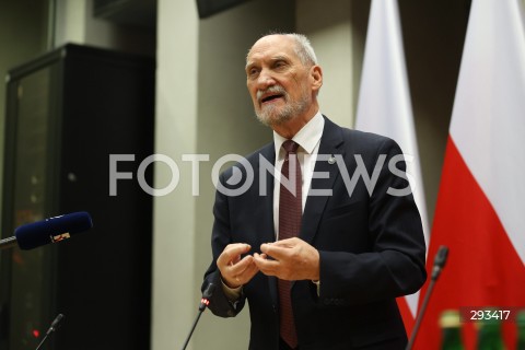  08.11.2024 WARSZAWA<br />
KONFERENCJA PRASOWA ANTONIEGO MACIEREWICZA WS. RAPORTU O KATASTROFIE SMOLENSKIEJ W SEJMIE<br />
N/Z ANTONI MACIEREWICZ<br />
FOT. ANTONI BYSZEWSKI/FOTONEWS 