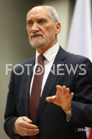  08.11.2024 WARSZAWA<br />
KONFERENCJA PRASOWA ANTONIEGO MACIEREWICZA WS. RAPORTU O KATASTROFIE SMOLENSKIEJ W SEJMIE<br />
N/Z ANTONI MACIEREWICZ<br />
FOT. ANTONI BYSZEWSKI/FOTONEWS 