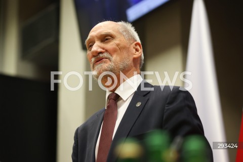  08.11.2024 WARSZAWA<br />
KONFERENCJA PRASOWA ANTONIEGO MACIEREWICZA WS. RAPORTU O KATASTROFIE SMOLENSKIEJ W SEJMIE<br />
N/Z ANTONI MACIEREWICZ<br />
FOT. ANTONI BYSZEWSKI/FOTONEWS 