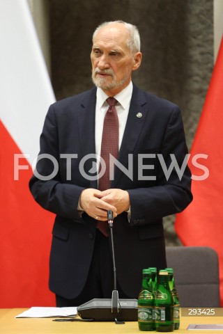  08.11.2024 WARSZAWA<br />
KONFERENCJA PRASOWA ANTONIEGO MACIEREWICZA WS. RAPORTU O KATASTROFIE SMOLENSKIEJ W SEJMIE<br />
N/Z ANTONI MACIEREWICZ<br />
FOT. ANTONI BYSZEWSKI/FOTONEWS 