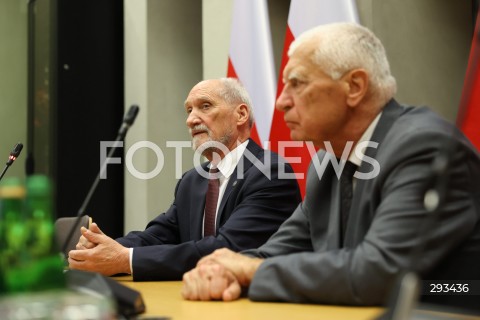  08.11.2024 WARSZAWA<br />
KONFERENCJA PRASOWA ANTONIEGO MACIEREWICZA WS. RAPORTU O KATASTROFIE SMOLENSKIEJ W SEJMIE<br />
N/Z ANTONI MACIEREWICZ WOJCIECH FABIANOWSKI <br />
FOT. ANTONI BYSZEWSKI/FOTONEWS 