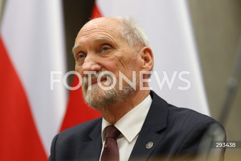  08.11.2024 WARSZAWA<br />
KONFERENCJA PRASOWA ANTONIEGO MACIEREWICZA WS. RAPORTU O KATASTROFIE SMOLENSKIEJ W SEJMIE<br />
N/Z ANTONI MACIEREWICZ<br />
FOT. ANTONI BYSZEWSKI/FOTONEWS 