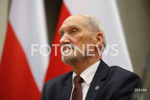  08.11.2024 WARSZAWA<br />
KONFERENCJA PRASOWA ANTONIEGO MACIEREWICZA WS. RAPORTU O KATASTROFIE SMOLENSKIEJ W SEJMIE<br />
N/Z ANTONI MACIEREWICZ<br />
FOT. ANTONI BYSZEWSKI/FOTONEWS 