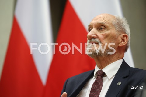  08.11.2024 WARSZAWA<br />
KONFERENCJA PRASOWA ANTONIEGO MACIEREWICZA WS. RAPORTU O KATASTROFIE SMOLENSKIEJ W SEJMIE<br />
N/Z ANTONI MACIEREWICZ<br />
FOT. ANTONI BYSZEWSKI/FOTONEWS 