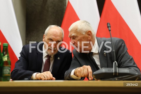  08.11.2024 WARSZAWA<br />
KONFERENCJA PRASOWA ANTONIEGO MACIEREWICZA WS. RAPORTU O KATASTROFIE SMOLENSKIEJ W SEJMIE<br />
N/Z ANTONI MACIEREWICZ WOJCIECH FABIANOWSKI <br />
FOT. ANTONI BYSZEWSKI/FOTONEWS 