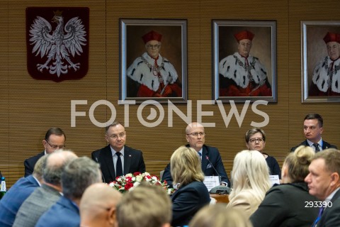  08.11.2024 RZESZOW <br />
SPOTKANIE PREZYDENTA RP ANDRZEJA DUDY Z PRZEDSTAWICIELAMI STOWARZYSZENIA DOLINA WODOROWA ORAZ POLITECHNIKI RZESZOWSKIEJ <br />
N/Z PREZYDENT RP ANDRZEJ DUDA JAROSRLAW SEP <br />
 