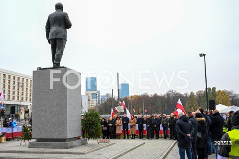  10.11..2024 WARSZAWA<br />
OBCHODY MIESIECZNCY SMOLENSKIEJ<br />
N/Z POMNIK LECHA KACZYNSKIEGO<br />
FOT. MARCIN BANASZKIEWICZ/FOTONEWS  