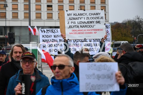  10.11..2024 WARSZAWA<br />
OBCHODY MIESIECZNCY SMOLENSKIEJ<br />
N/Z MANIFESTACJA BANER<br />
FOT. MARCIN BANASZKIEWICZ/FOTONEWS  