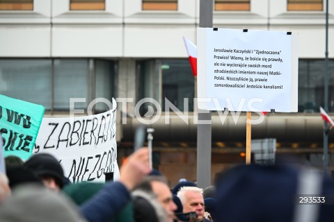  10.11..2024 WARSZAWA<br />
OBCHODY MIESIECZNCY SMOLENSKIEJ<br />
N/Z MANIFESTACJA BANER<br />
FOT. MARCIN BANASZKIEWICZ/FOTONEWS  