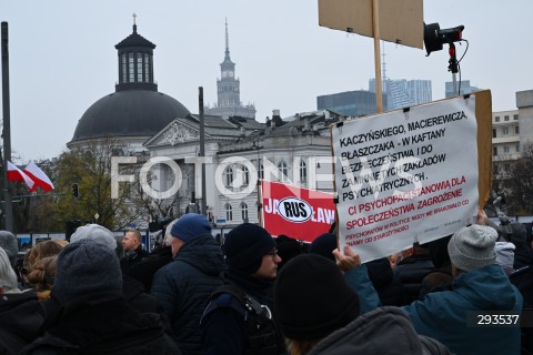  10.11..2024 WARSZAWA<br />
OBCHODY MIESIECZNCY SMOLENSKIEJ<br />
N/Z MANIFESTACJA BANER<br />
FOT. MARCIN BANASZKIEWICZ/FOTONEWS  