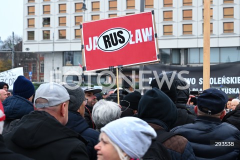  10.11..2024 WARSZAWA<br />
OBCHODY MIESIECZNCY SMOLENSKIEJ<br />
N/Z BANER JARUSLAW<br />
FOT. MARCIN BANASZKIEWICZ/FOTONEWS  