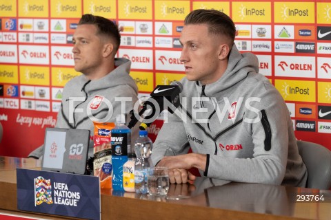  17.11.2024 WARSZAWA<br />
KONFERENCJA I TRENING REPREZENTACJI POLSKI PILKARZY<br />
N/Z PIOTR ZIELINSKI MARCIN BULKA<br />
FOT. MARCIN BANASZKIEWICZ/FOTONEWS  