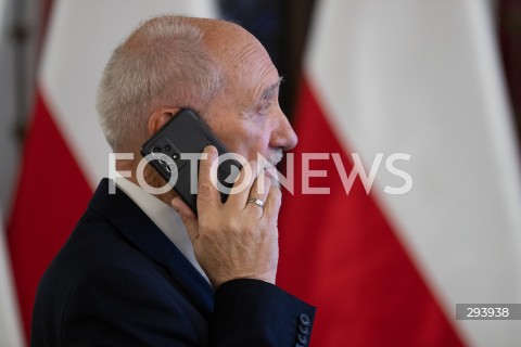  21.11.2024 WARSZAWA<br />
KONFERENCJA PRASOWA ANTONIEGO MACIEREWICZA<br />
N/Z ANTONI MACIEREWICZ<br />
FOT. MARCIN BANASZKIEWICZ/FOTONEWS  