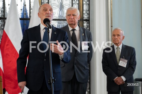  21.11.2024 WARSZAWA<br />
KONFERENCJA PRASOWA ANTONIEGO MACIEREWICZA<br />
N/Z ANTONI MACIEREWICZ WOJCIECH FABIANOWSKI JANUSZ WIECKOWSKI<br />
FOT. MARCIN BANASZKIEWICZ/FOTONEWS  