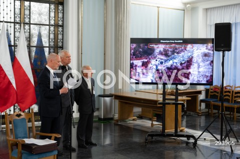  21.11.2024 WARSZAWA<br />
KONFERENCJA PRASOWA ANTONIEGO MACIEREWICZA<br />
N/Z ANTONI MACIEREWICZ WOJCIECH FABIANOWSKI JANUSZ WIECKOWSKI<br />
FOT. MARCIN BANASZKIEWICZ/FOTONEWS  