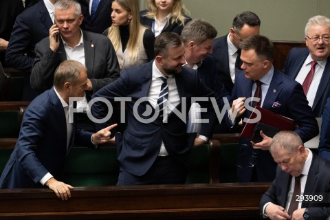  21.11.2024 WARSZAWA<br />
POSIEDZENIE SEJMU RP<br />
N/Z DONALD TUSK WLADYSLAW KOSINIAK KAMYSZ SZYMON HOLOWNIA<br />
FOT. MARCIN BANASZKIEWICZ/FOTONEWS  