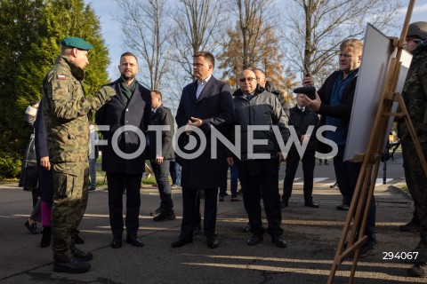  25.11.2024 RZESZOW <br />
SPOTKANIE MARSZALKA SEJMU SZYMONA HOLOWNI I MINISTRA OBRONY NARODOWEJ WLADYSLAWA KOSINIAKA KAMYSZA Z ZOLNIERZAMI 21. BRYGADY STRZELCOW PODHALANSKICH W RZESZOWIE<br />
N/Z SZYMON HOLOWNIA WLADYSLAW KOSINIAK KAMYSZ <br />
 